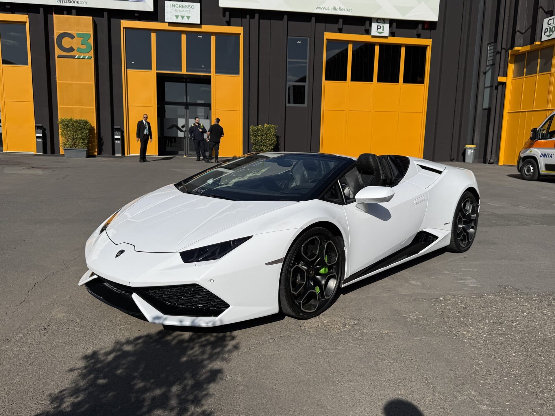 Lamborghini con autista per matrimoni in Sicilia